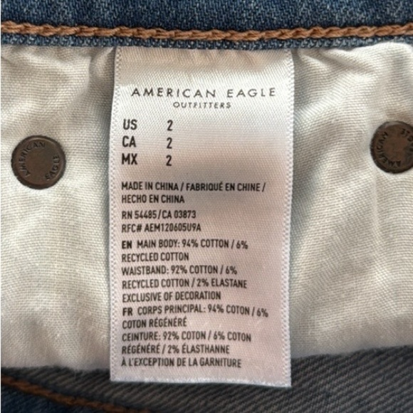 American Eagle Highest Rise 90’s Boyfriend Denim/Jean Distressed Shorts. Size 2 - Picture 10 of 12